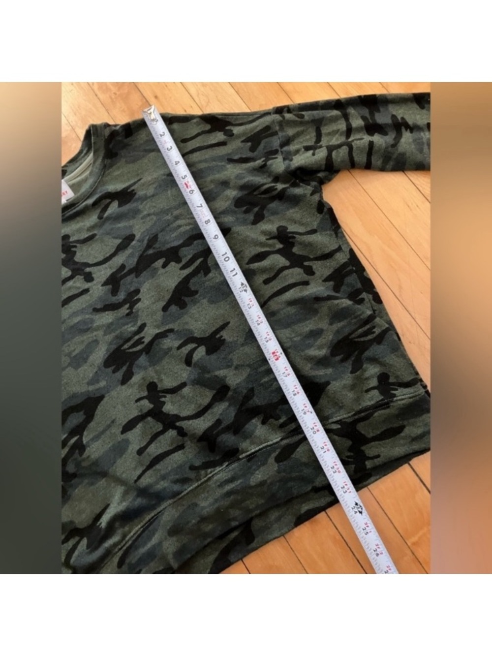Sundry Camo Army Green Lightweight Crewneck Sweatshirt Neon Stripe size 1 Small - Picture 8 of 9